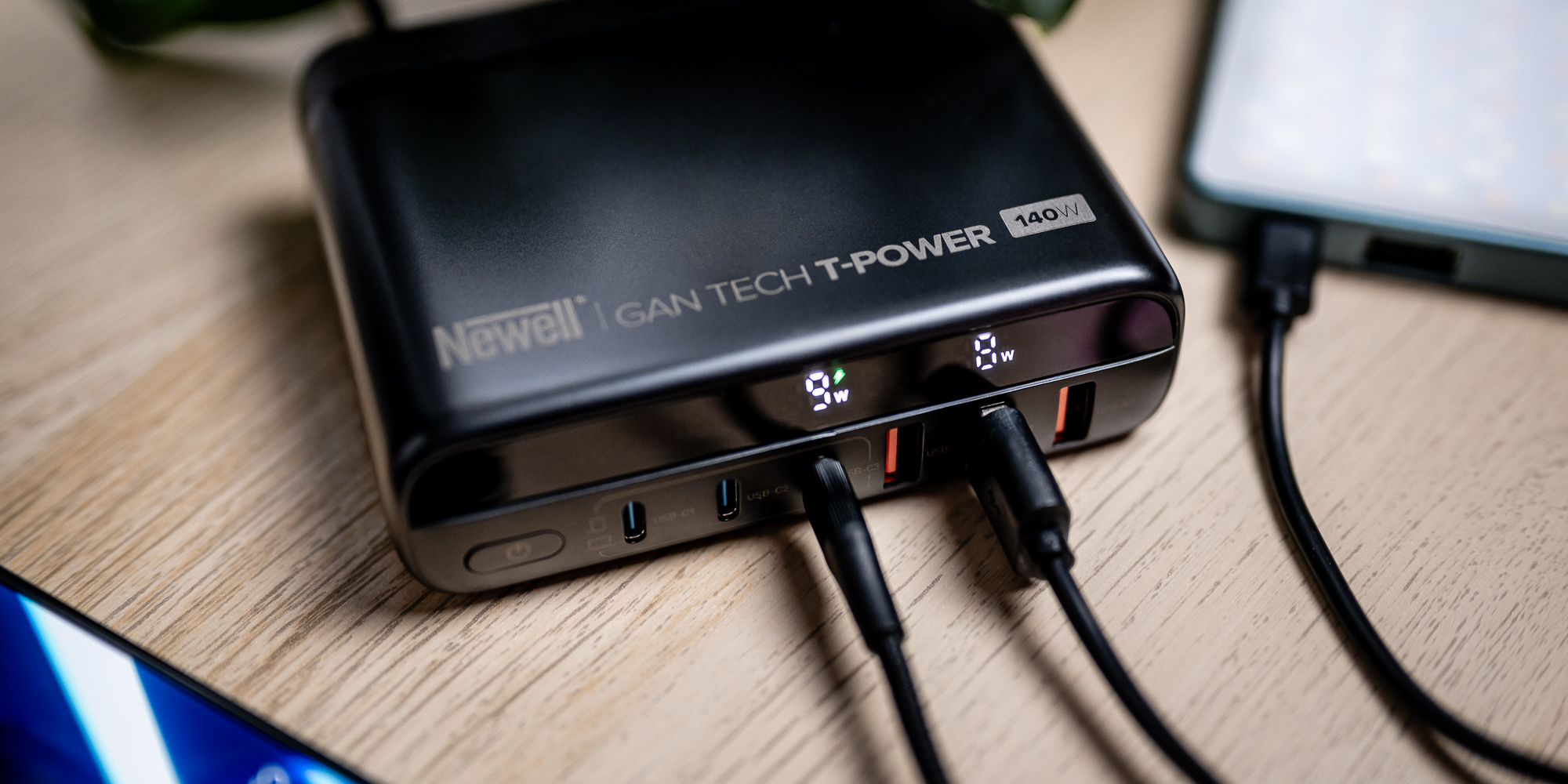 Ładowarka sieciowa z zestawem adapterów Newell GaN Tech T-power 140 W